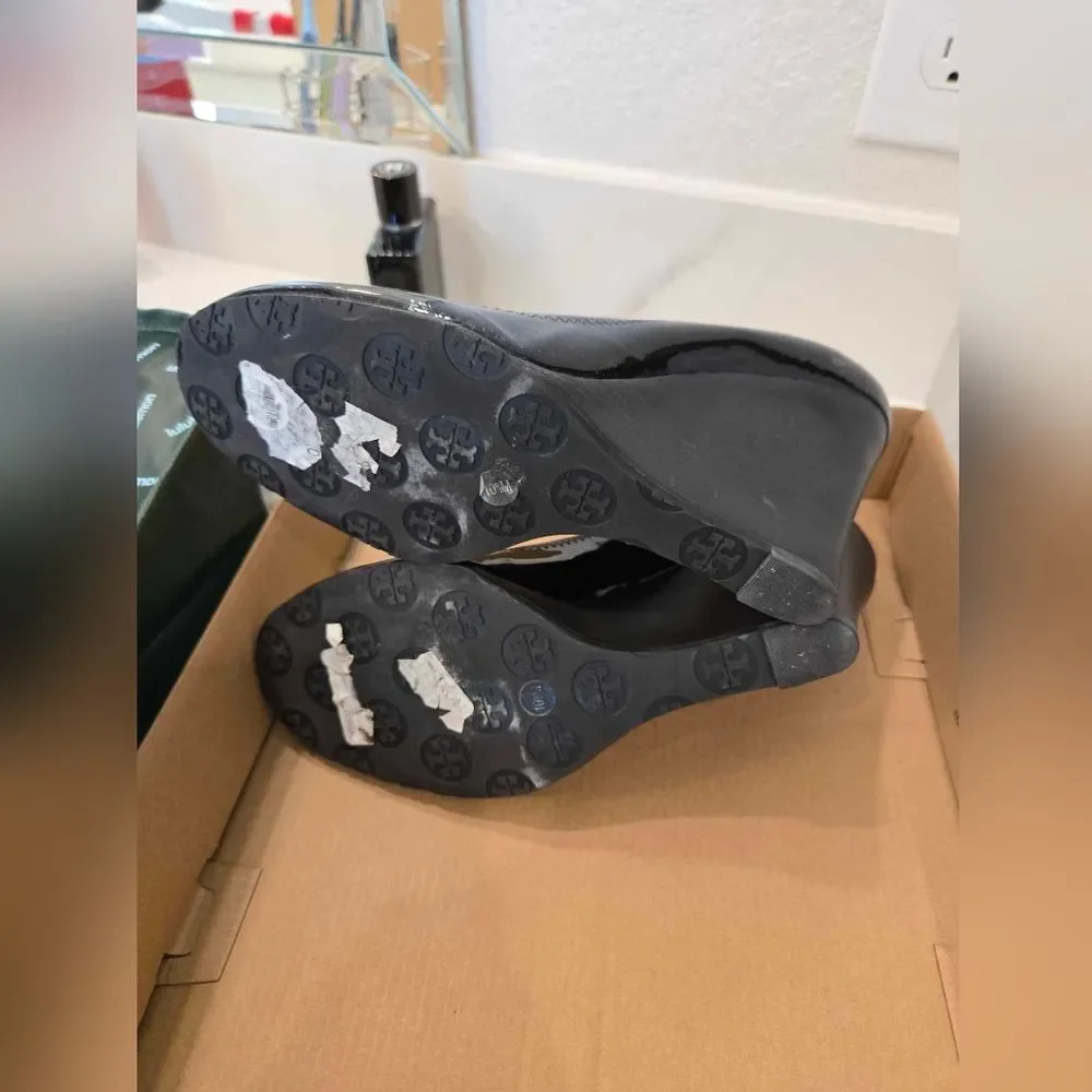 Tory Burch Designer Black Patent Leather Wedge Pumps Heel 8.5